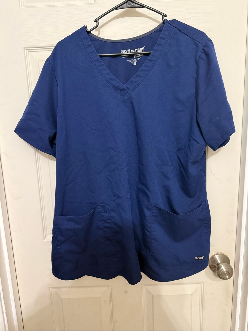 Barco Uniforms Greys Anatomy women’s Navy Blue 2 pocket Scrub Top 2XL